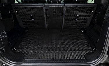 Land Rover Defender 110 SE D250 Urban 31