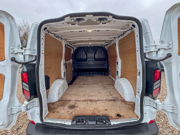 Ford Transit Custom SWB L1H1 Low Roof Trend 280 Air Con Alloys Cam Carplay Sensors EURO 6 9