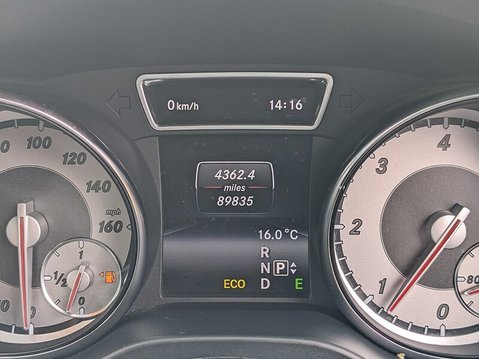 Mercedes-Benz GLA GLA200 CDI AMG Line 33