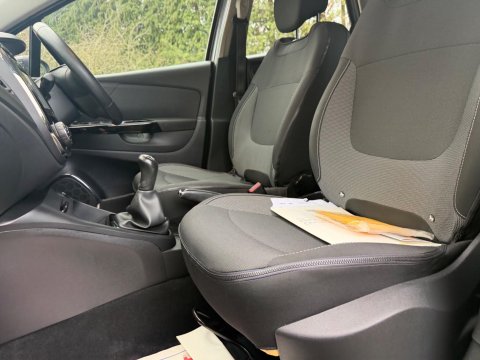 Renault Captur 0.9 TCe ENERGY Dynamique Nav Euro 6 (s/s) 5dr 37