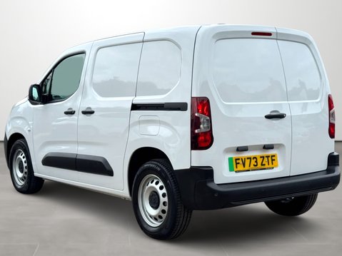 Peugeot Partner 800 100kW 50kWh Professional Premium + Van Auto 3