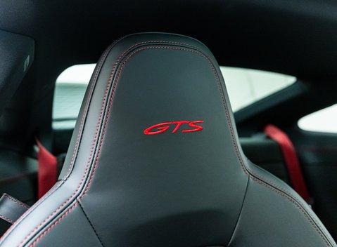 Porsche 911 Carrera 4 GTS (992) 7