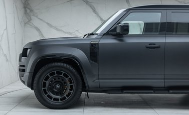 Land Rover Defender OCTA EDITION ONE 48