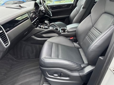 Porsche Cayenne V6 PLATINUM EDITION 64