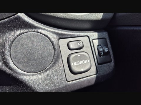 Toyota Yaris VVT-I EDITION 17