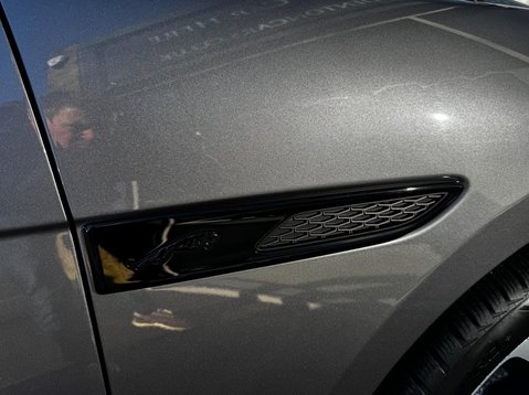 Jaguar F-Pace R-DYNAMIC HSE BLACK 37