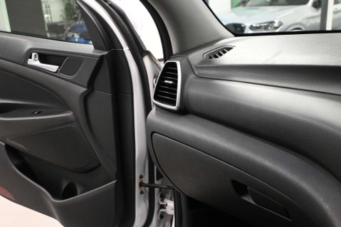 Hyundai TUCSON 1.6 Tucson SE Nav 48v MHEV CRDi 2WD Semi-Auto 5dr 15