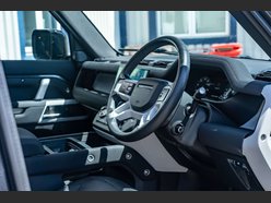 Land Rover Defender 3.0 Defender X-Dynamic HSE D MHEV Auto 4WD 5dr 11