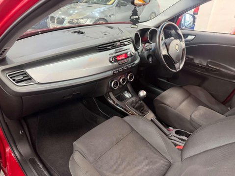 Alfa Romeo Giulietta 1.4 TB MultiAir Lusso Hatchback 5dr Petrol Manual Euro 5 (s/s) (170 bhp) 42