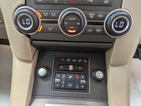 Land Rover Discovery 3.0 Discovery SE Tech SDV6 Auto 4WD 5dr 65