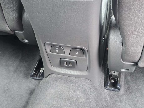 Vauxhall Astra 1.4i Turbo Elite Nav Hatchback 5dr Petrol Auto Euro 6 (s/s) (150 ps) 35