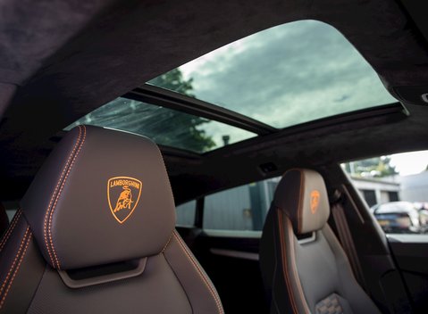 Lamborghini Urus 13