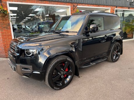 Land Rover Defender X MHEV 3