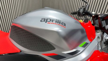 Aprilia Tuono 660 2021 ONLY 11K STUNNING BIKE NEW TYRES MID WEIGHT NAKED 40