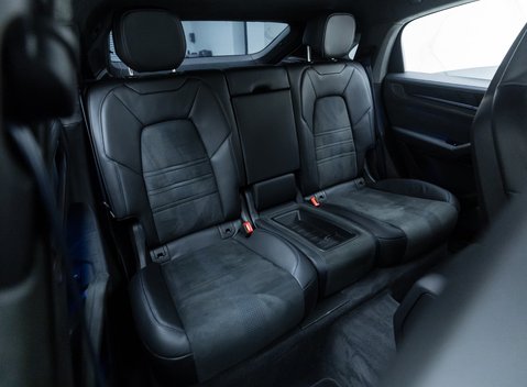 Porsche Cayenne TURBO E-HYBRID Coupe with GT Package 16