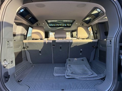 Land Rover Defender HSE MHEV 52