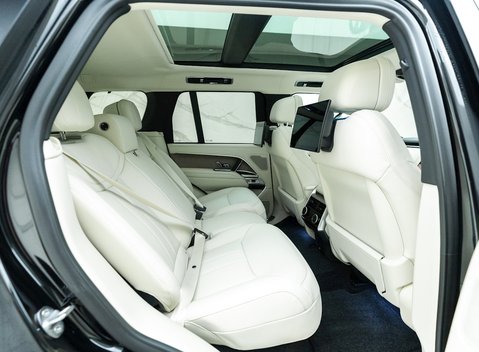 Land Rover Range Rover P510e First Edition 13