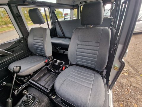 Land Rover Defender 110 TD5 STATION WAGON 19