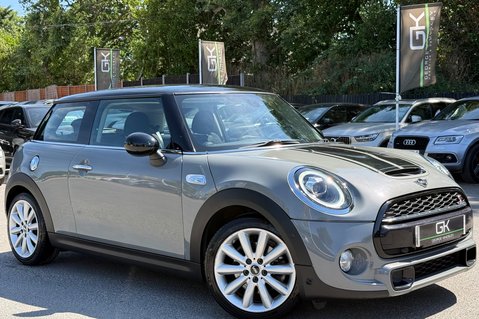 Mini Hatch COOPER S CLASSIC - CAT S - LOW MILEAGE - NAV & COMFORT PLUS PACKS -CAMERA 1