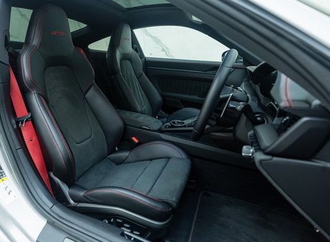 Porsche 911 Carrera GTS (992) 14