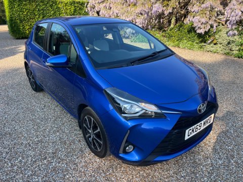 Toyota Yaris 1.5 VVT-i Icon Tech Hatchback 5dr Petrol CVT Euro 6 (111 ps) 3