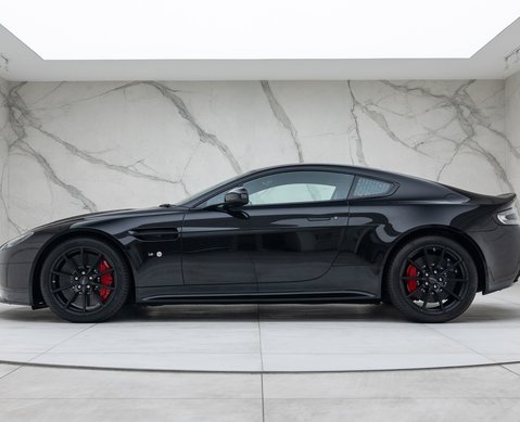 Aston Martin V12 Vantage S 