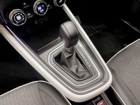 Renault Clio 1.6 E-TECH Techno Hatchback 5dr Petrol Hybrid Auto Euro 6 (s/s) (145 ps) 17