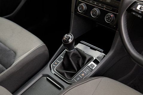 Volkswagen Golf SV GT TSI 32