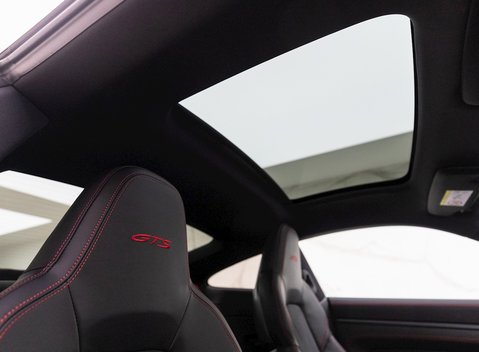 Porsche 911 Carrera GTS (992) 11