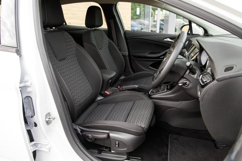 Vauxhall Astra SRI NAV S/S 29