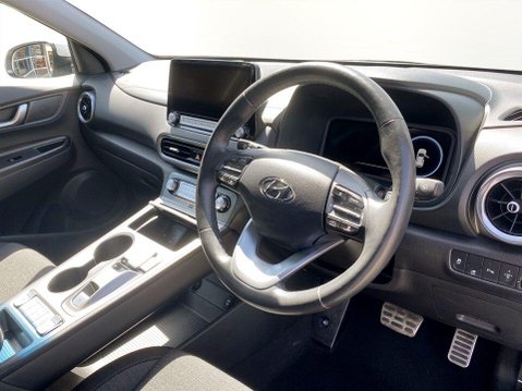 Hyundai KONA 64kWh Premium SUV 5dr Electric Auto (10.5kW Charger) (204 ps) Air Con - All 12