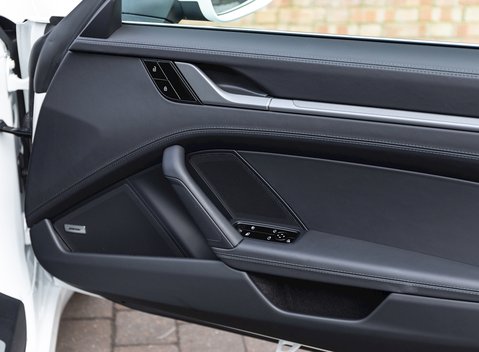 Porsche 911 Carrera (992) 21
