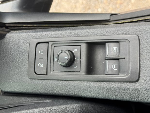 Volkswagen Transporter AUTO SWB [SOLD KH] L1H1 SPORTlINE T32 Air Con Nav Sensors EURO 6 NO VAT DSG 23