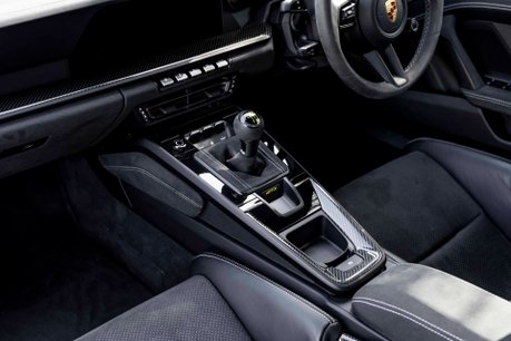 Porsche 911 GT3. PAINT-TO-SAMPLE. MANTHEY BRAKES. 6-SPEED MANUAL. PCCBS. LIFT. 13