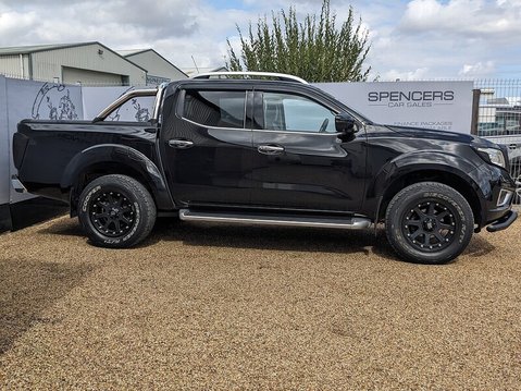 Nissan Navara DCI TEKNA 4X4 SHR DCB 10