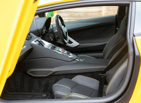 Lamborghini Aventador LP700-4 15