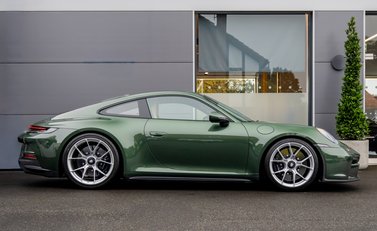 Porsche 911 GT3 TOURING (992) 3