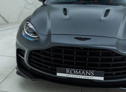 Aston Martin DBX 707 30