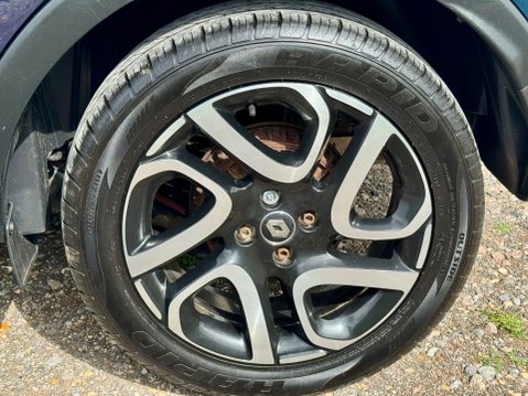 Renault Captur ICONIC TCE 45
