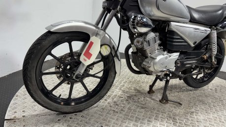 Yamaha YBR125 Custom 2012 ONLY 11K PROJECT BIKE SPARES OR REPAIR 125CC LEARNER 19