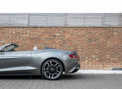 Aston Martin Vanquish S Volante 32
