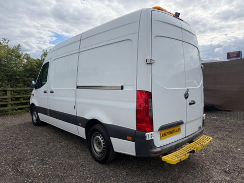 Mercedes-Benz Sprinter 2.0 317 CDI Progressive Panel Van 5dr Diesel G-Tronic RWD L2 H2 Euro 6 (s/s 5