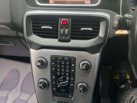 Volvo V40 2.0 V40 Cross Country Professional D3 5dr 38