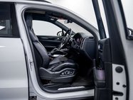 Porsche Cayenne 4.0T V8 GPF Turbo SUV 5dr Petrol TiptronicS 4WD Euro 6 (s/s) (550 ps) 28