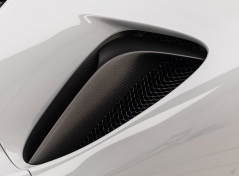 Ferrari SF90 Stradale 30