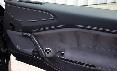 Ferrari GTC4 Lusso 23