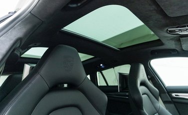 Porsche Panamera Turbo S E-Hybrid Sport Turismo 12