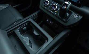 Land Rover Defender 90 V8 P525 URBAN 24