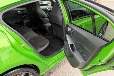 Ford Focus ST -PAN ROOF -PARKING/PERFORMANCE/ASSIST PACKS -HUD -B&O - MEAN GREEN 35