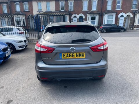 Nissan Qashqai 1.2 DIG-T Tekna 2WD Euro 6 (s/s) 5dr 4